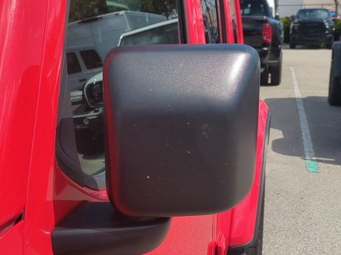 Used 2025 Jeep Wrangler Unlimited Sahara AWD/4WD image 13