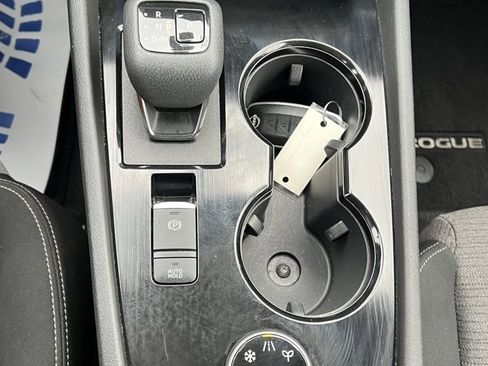 Used 2023 Nissan Rogue SV image 15