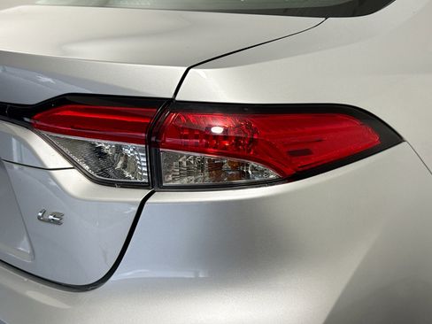 Used 2022 Toyota Corolla LE FWD image 33