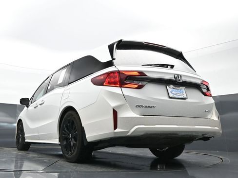 Used 2025 Honda Odyssey Sport-L image 45