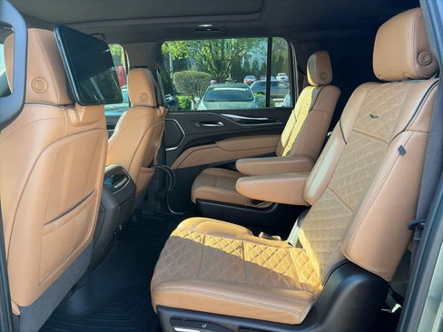 Used 2024 Cadillac Escalade ESV Sport w/ LPO, ONYX Package image 10