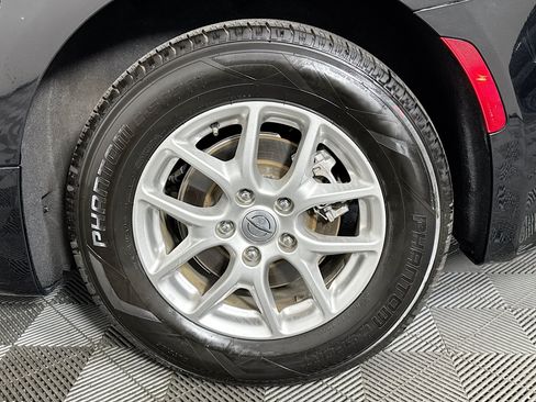Used 2024 Chrysler Pacifica Touring-L FWD image 35