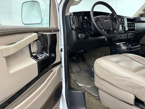 Used 2019 GMC Savana 2500 RWD image 17