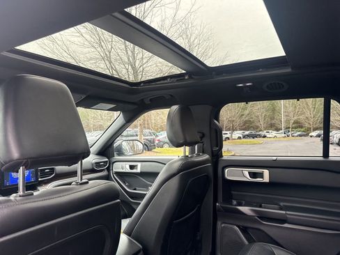 Used 2020 Ford Explorer Limited w/ Class III Trailer Tow Package image 11