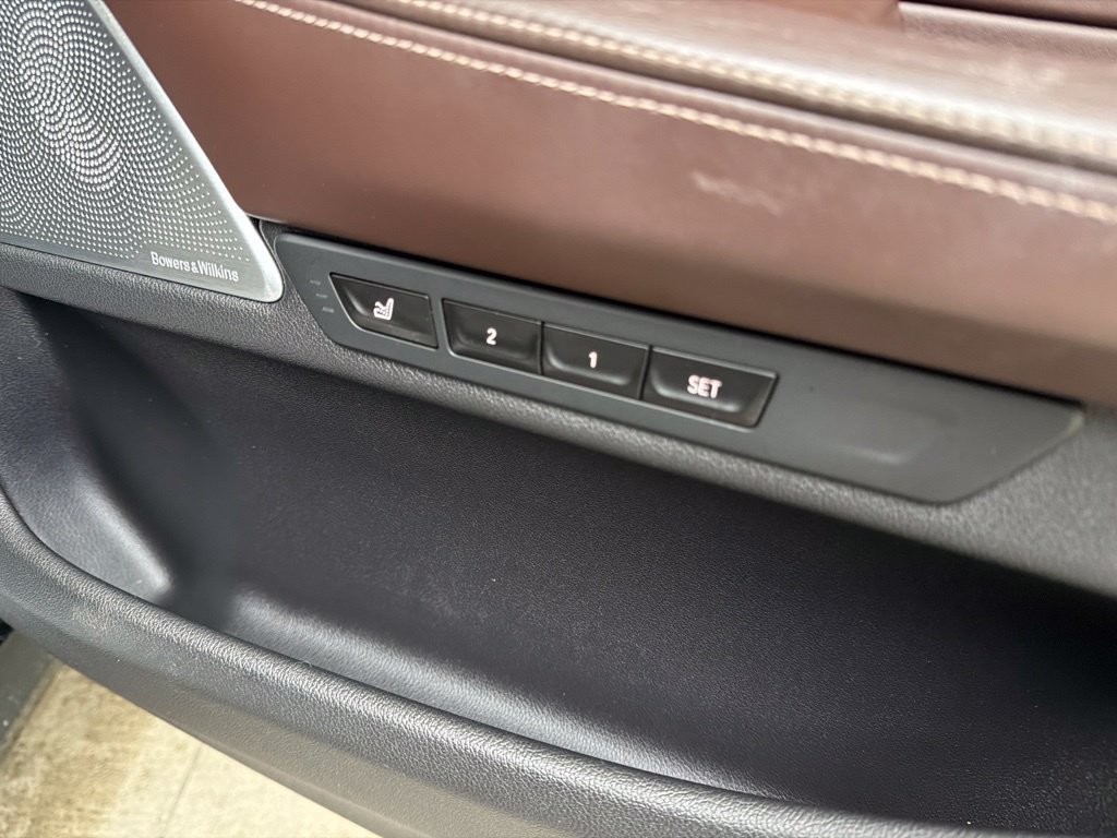 Used 2022 BMW 750i xDrive w/ Luxury Rear Seating Package AWD/4WD image 29