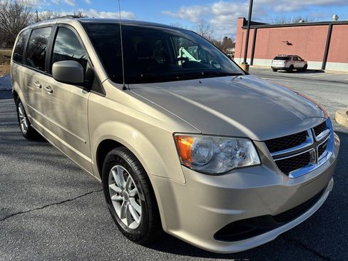 Used 2014 Dodge Grand Caravan SXT image 3