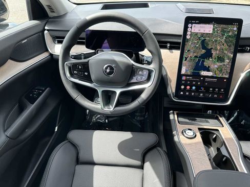 New 2025 Volvo EX90 Ultra image 18