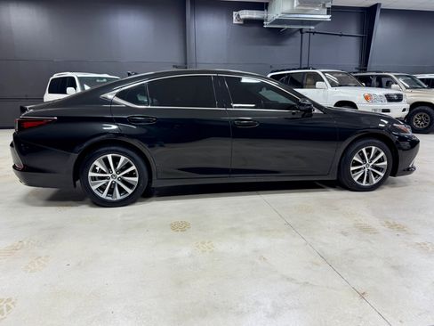 Used 2019 Lexus ES 350 Ultra Luxury w/ Premium Package image 8