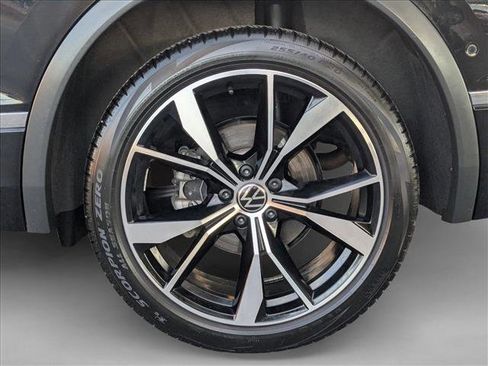 Used 2022 Volkswagen Tiguan SEL R-Line image 25