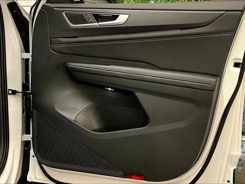 New 2026 Volkswagen Atlas Cross Sport SEL image 30