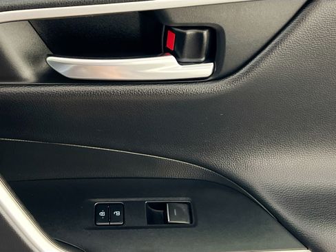 Used 2022 Toyota RAV4 Limited image 32