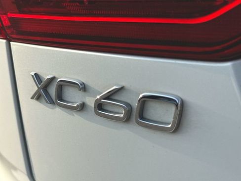 Used 2024 Volvo XC60 B5 Plus w/ Protection Package Premier AWD/4WD image 33