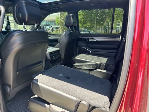 Used 2024 Jeep Wagoneer Series II AWD/4WD image 3