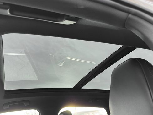 Used 2023 Porsche Cayenne Platinum Edition image 16