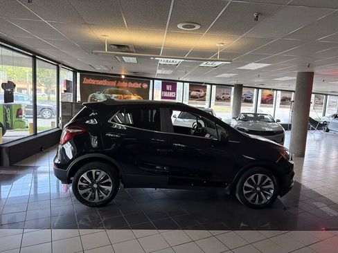 Used 2021 Buick Encore Preferred w/ Safety Package II FWD image 5