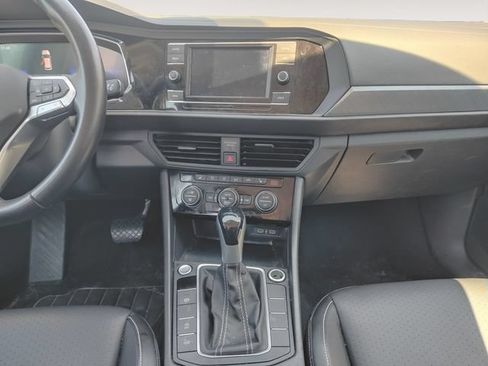 Used 2024 Volkswagen Jetta SE FWD image 11