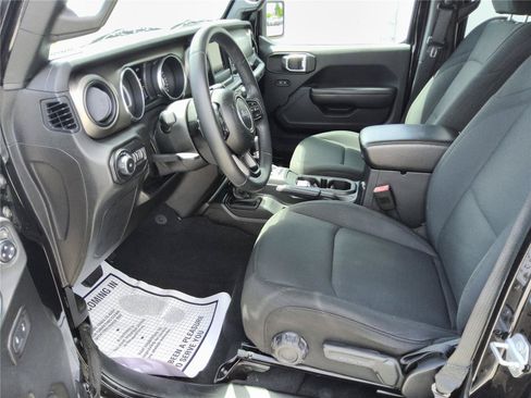 Used 2018 Jeep Wrangler Unlimited Sport S AWD/4WD image 14