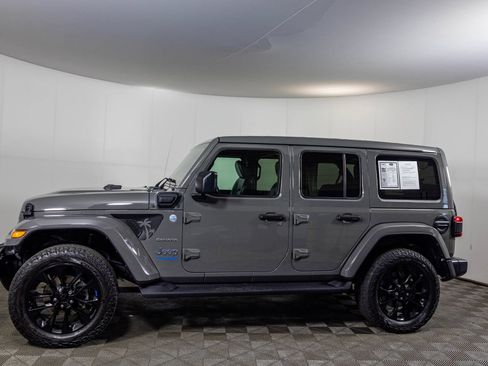Used 2022 Jeep Wrangler Unlimited Sahara w/ Cold Weather Group AWD/4WD image 21