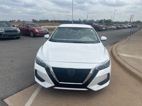 Used 2022 Nissan Sentra SV image 2