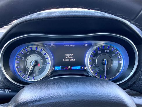 Used 2016 Chrysler 300 Limited RWD image 26