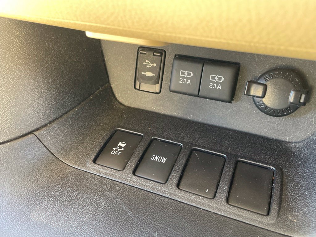 Used 2017 Toyota Highlander Plus FWD image 23
