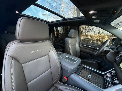 Used 2024 GMC Yukon XL Denali image 36