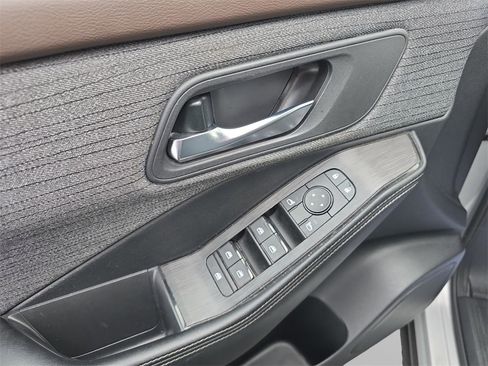 Used 2023 Nissan Rogue SV image 14