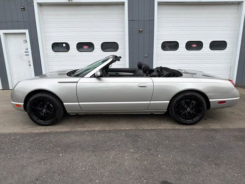 Used 2005 Ford Thunderbird RWD image 10