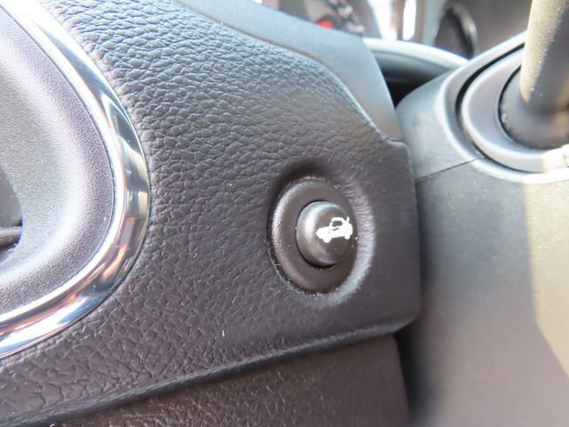 Used 2011 Chrysler 200 Limited FWD image 32