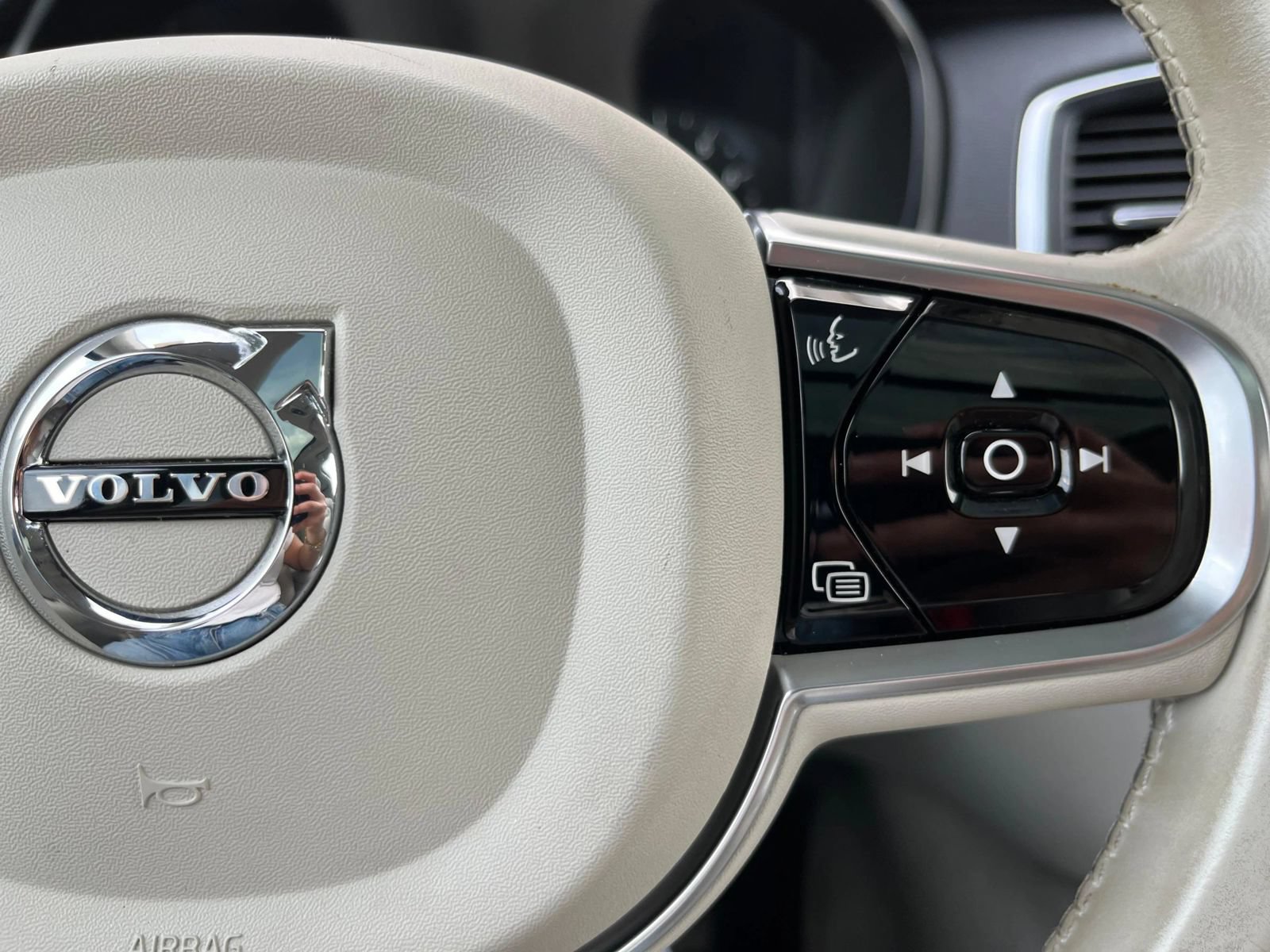 Used 2016 Volvo XC90 T6 Momentum AWD/4WD image 17