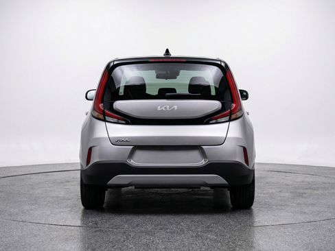 Used 2025 Kia Soul LX w/ LX Technology Package FWD image 7