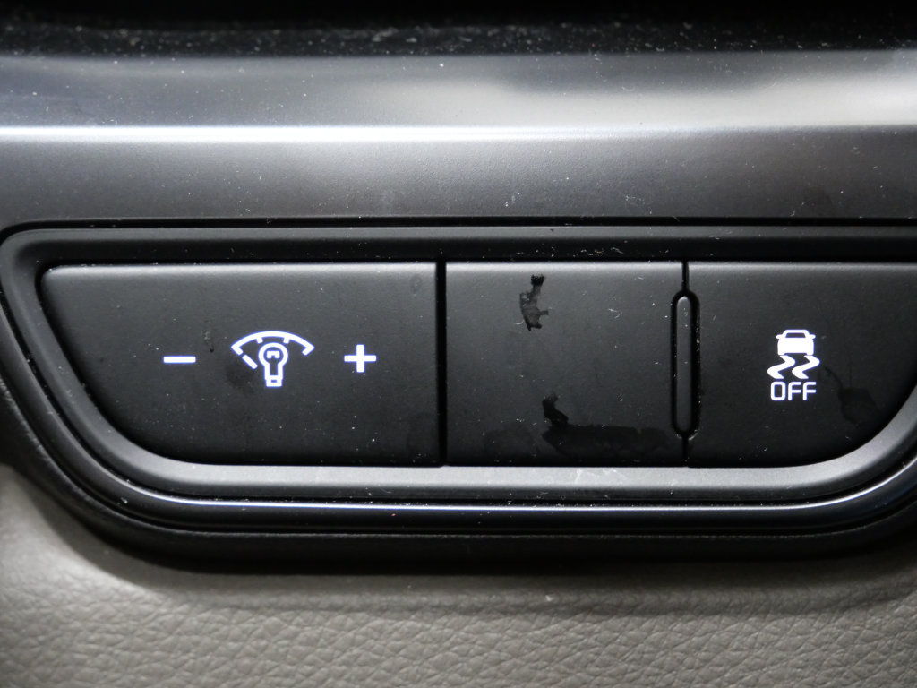 Used 2025 Kia Carnival FWD image 13