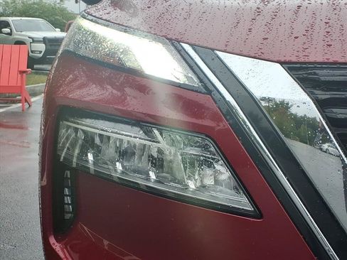 Used 2023 Nissan Rogue SV image 9