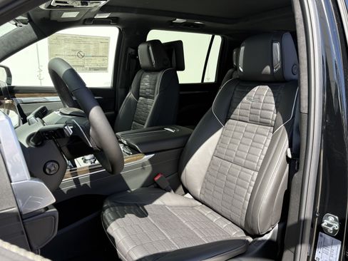 New 2026 Cadillac Escalade ESV Platinum Sport AWD/4WD image 6