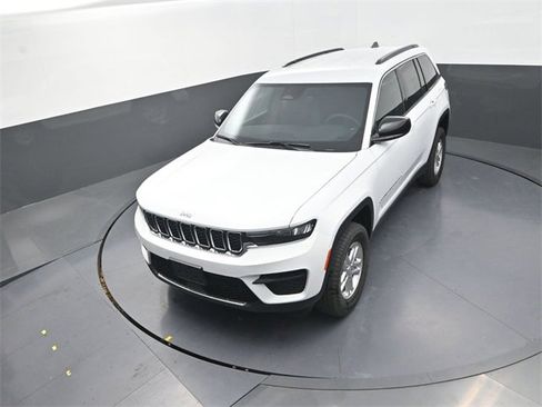 New 2025 Jeep Grand Cherokee Laredo image 11