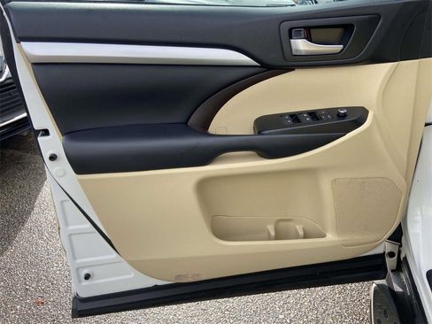 Used 2018 Toyota Highlander XLE image 13