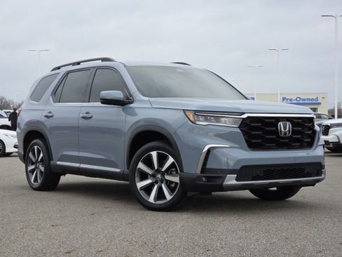 Used 2024 Honda Pilot Touring image 2