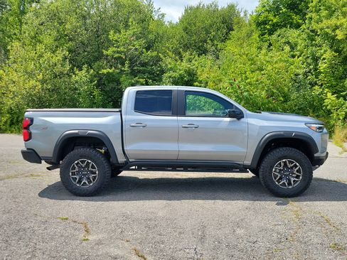 Used 2026 Chevrolet Colorado ZR2 w/ Technology Package AWD/4WD image 4