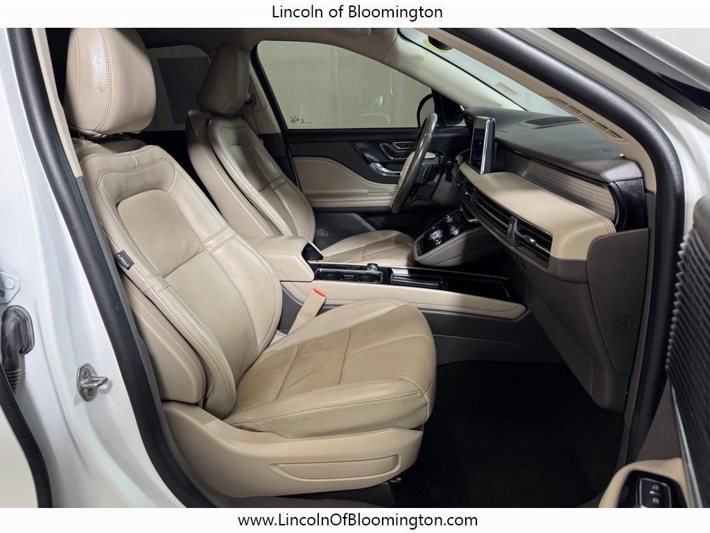 Used 2022 Lincoln Corsair AWD w/ Premium Package image 12