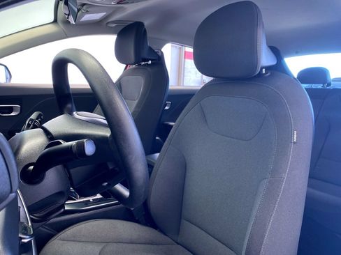 Certified 2025 Kia K4 FWD image 19