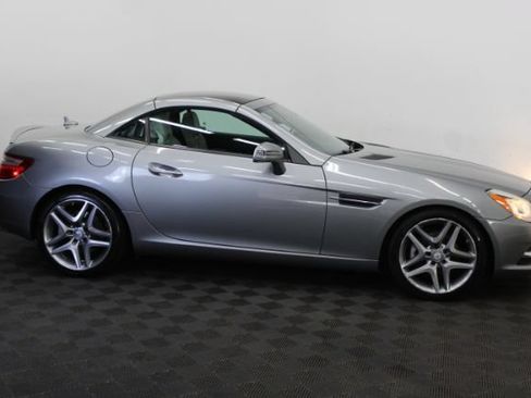 Used 2014 Mercedes-Benz SLK 250 image 4