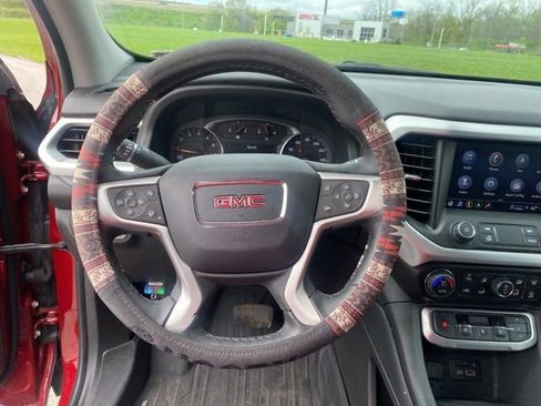 Used 2023 GMC Acadia SLT FWD image 16
