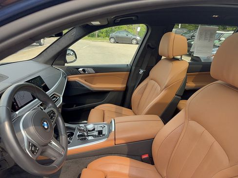 Used 2022 BMW X7 xDrive40i w/ M Sport Package AWD/4WD image 5