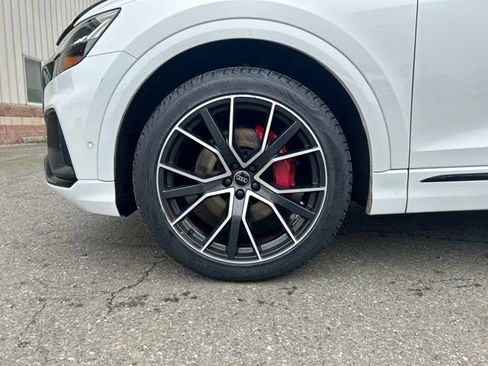 Used 2019 Audi Q8 Prestige w/ Luxury Package image 27
