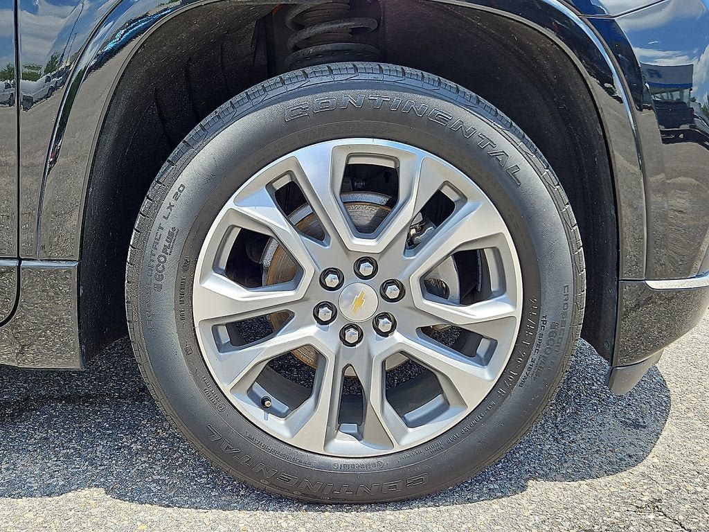 Certified 2019 Chevrolet Traverse Premier w/ LPO, Blackout Package FWD image 8
