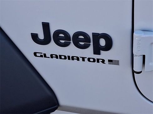 Used 2023 Jeep Gladiator Sport image 31
