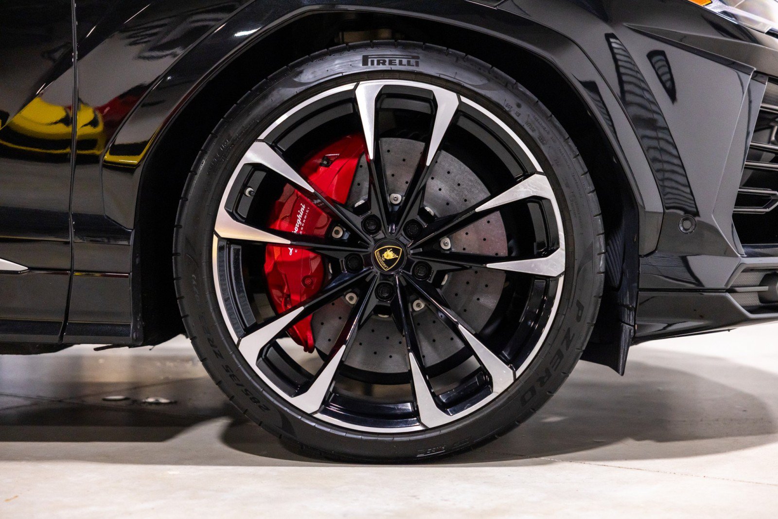Used 2020 Lamborghini Urus AWD/4WD image 22