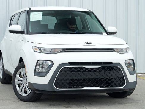 Used 2020 Kia Soul LX image 2