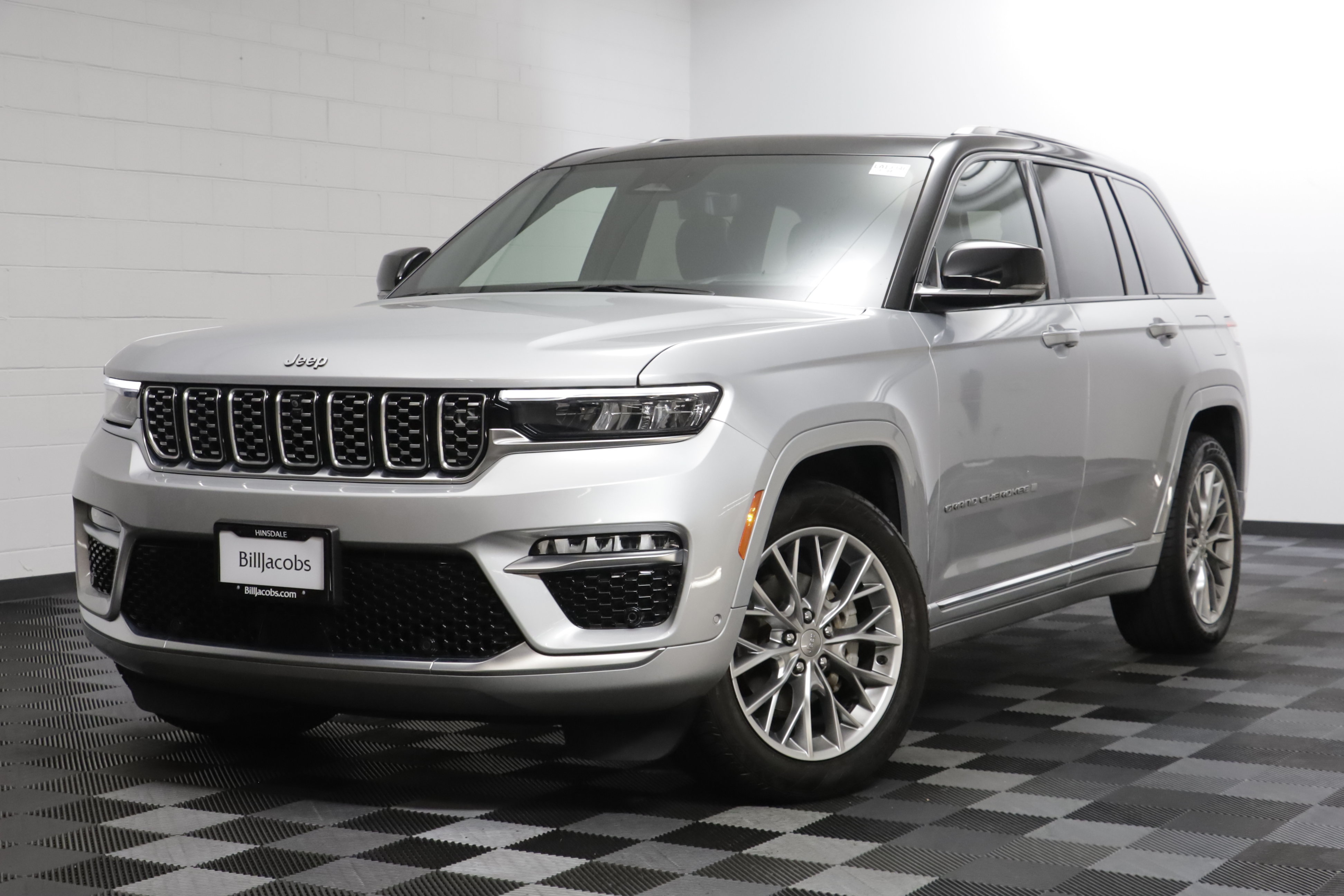 Used 2023 Jeep Grand Cherokee Summit w/ Adv Protech Group IV AWD/4WD image 1