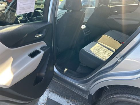 Used 2023 Chevrolet Equinox LT image 42
